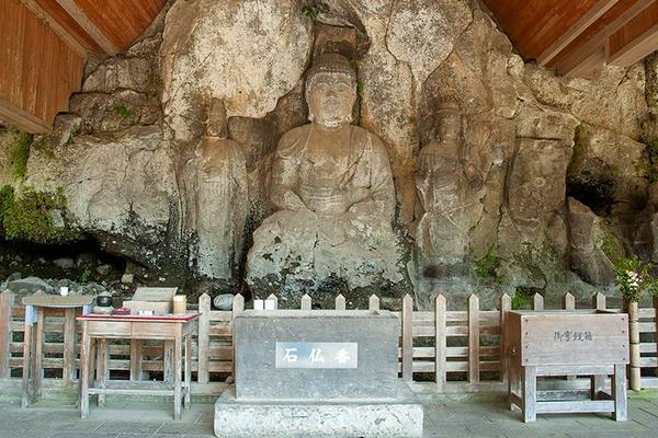 Furuzono Stone Buddhas